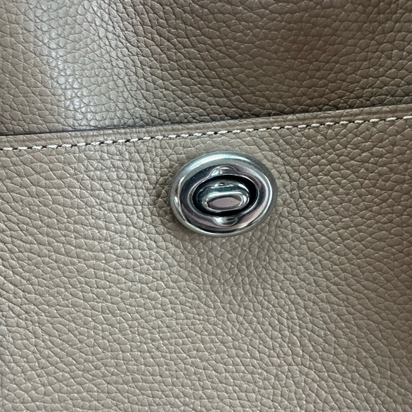 BRAND NEW Coach Pebbled Leather Satchel Tote Taupe Multi Compartment w/ Strap - Picture 5 of 14